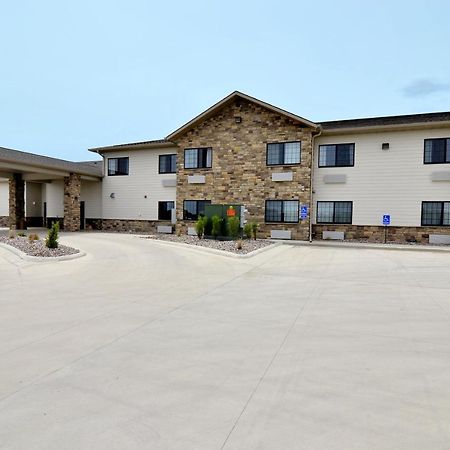 Cobblestone Inn & Suites - Holstein Exterior photo