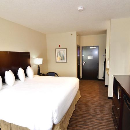 Cobblestone Inn & Suites - Holstein Exterior photo