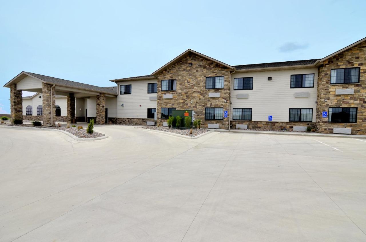 Cobblestone Inn & Suites - Holstein Exterior photo