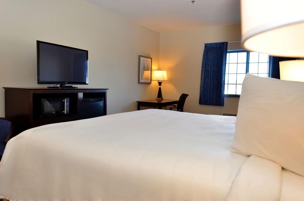 Cobblestone Inn & Suites - Holstein Exterior photo