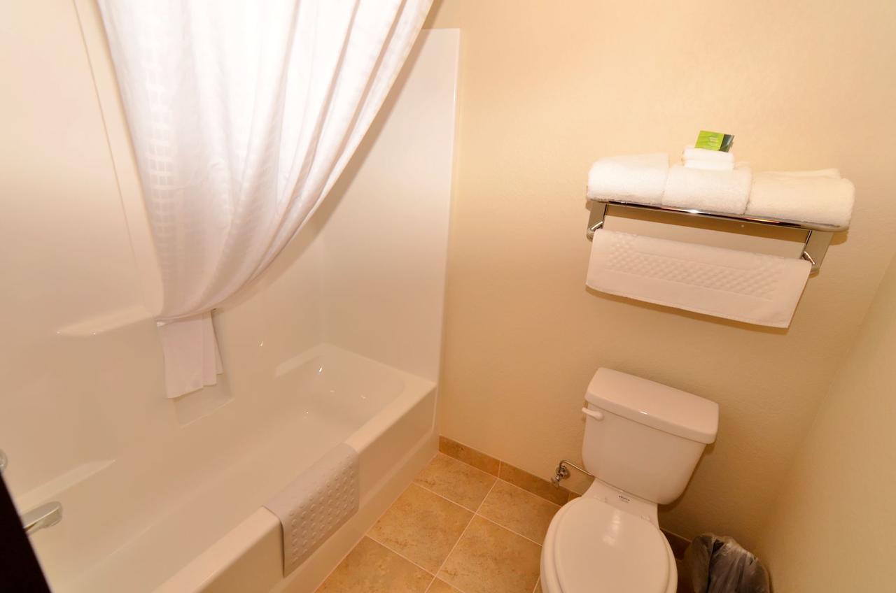 Cobblestone Inn & Suites - Holstein Room photo