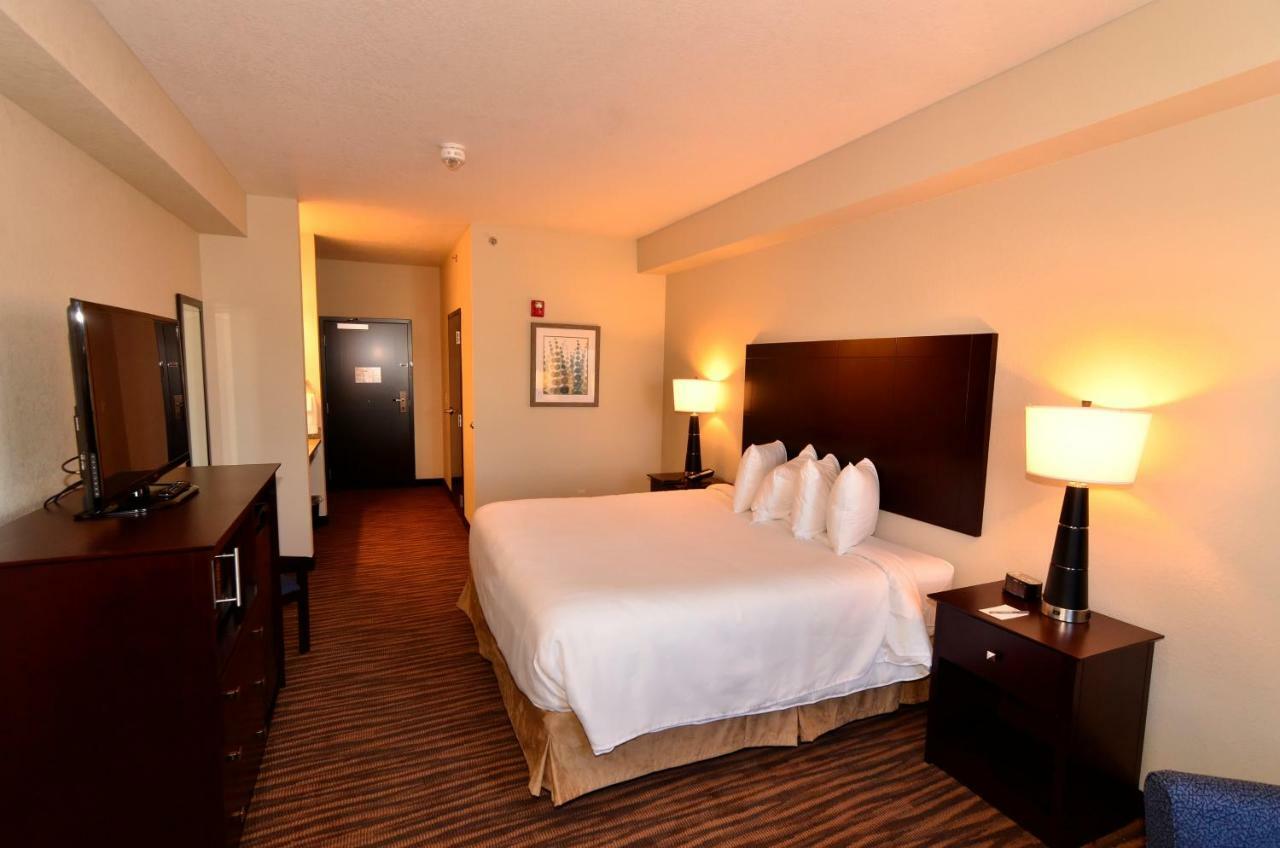 Cobblestone Inn & Suites - Holstein Exterior photo