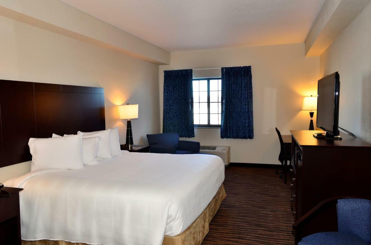 Cobblestone Inn & Suites - Holstein Exterior photo