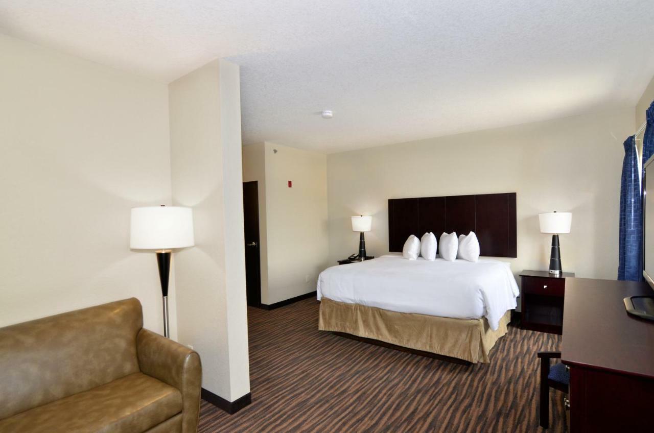 Cobblestone Inn & Suites - Holstein Exterior photo