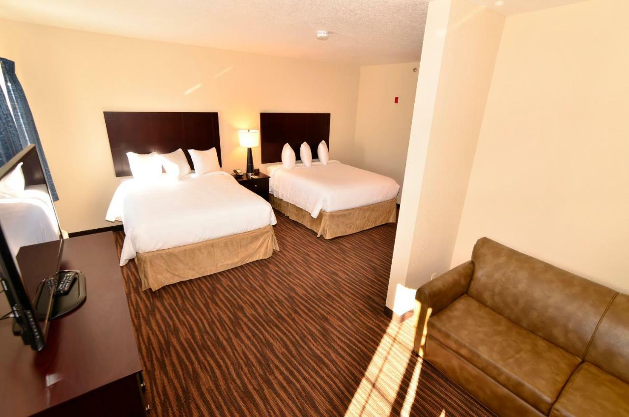 Cobblestone Inn & Suites - Holstein Exterior photo